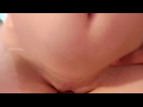 ❤️ Kulala chumbani kwa dada yangu na ndivyo nilivyoamka Video ya ngono ❌️❤